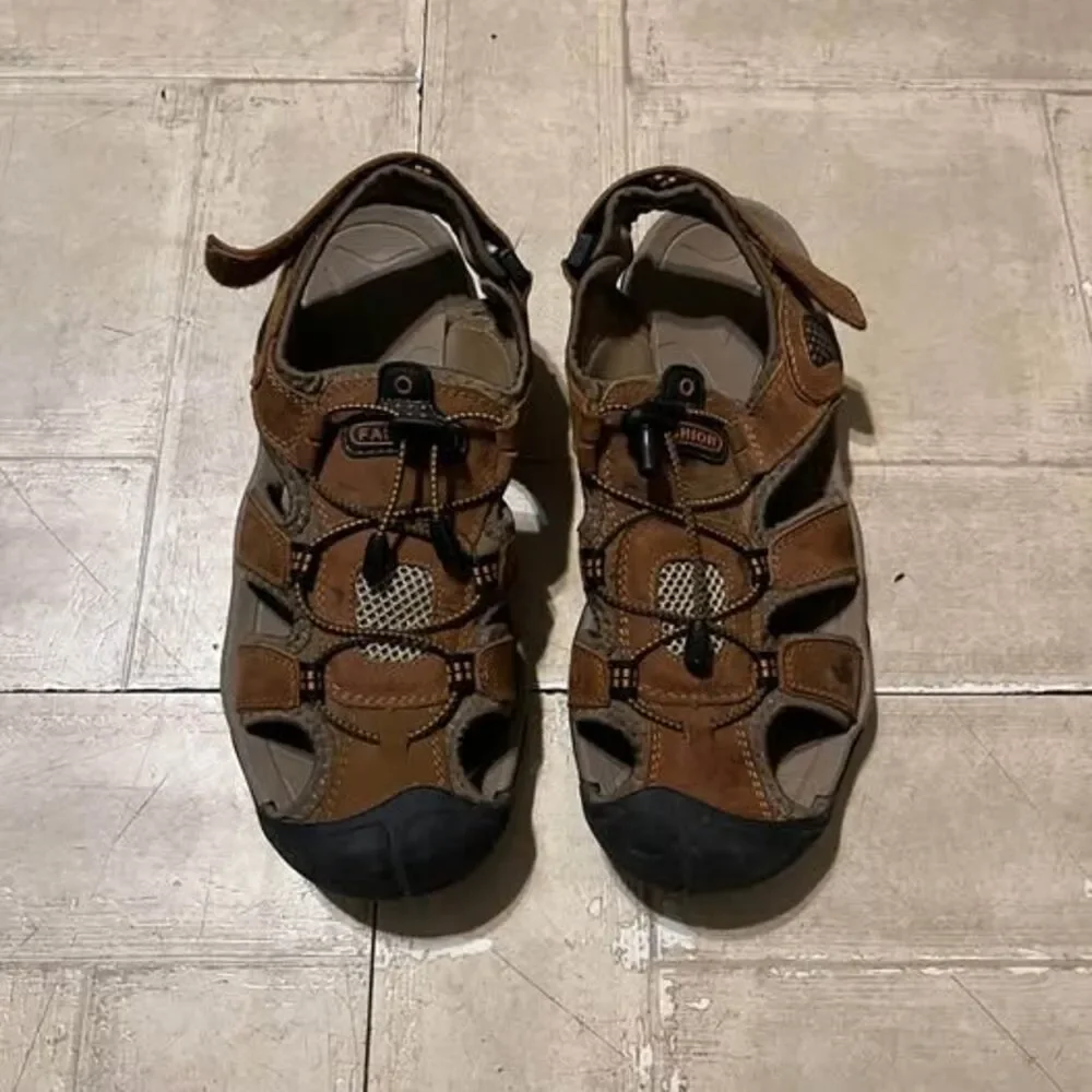 Hiking sandals size 42 (size 9)